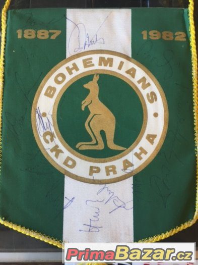 Prodám tuto vlaječku Bohemians ČKD Praha, podepsanou hráči.. – fotografie 1
