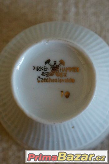 Porcelánový hrníček s podšálkem ve starém stylu – fotografie 3