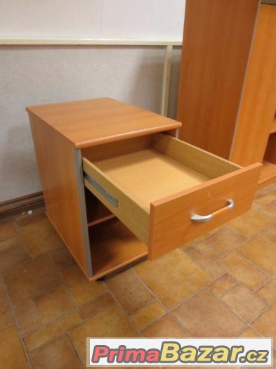 Box na kolečkách k psacímu stolu. – fotografie 3