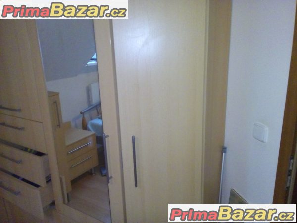 dobrý den ,prodám skřín i z nočnímy stolky – fotografie 3