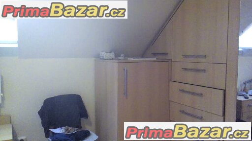 dobrý den ,prodám skřín i z nočnímy stolky – fotografie 4