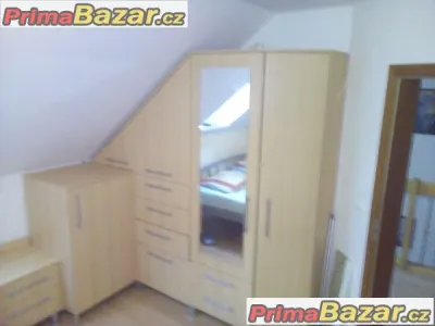 dobrý den ,prodám skřín i z nočnímy stolky