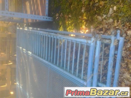 Brána posuvná ocelová drátěná zachovalá – fotografie 5