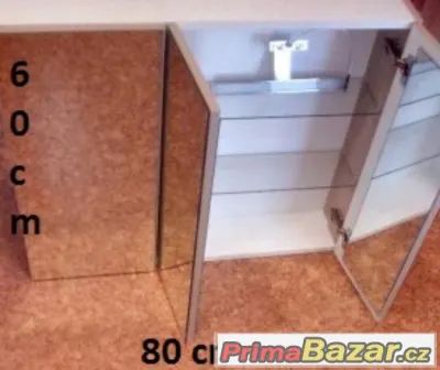 závěsná zrcadlová skříňka s osvětlením(platí do smazaní)