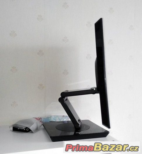 Špičkový LCD monitor 19" Samsung SyncMaster 970P černý – fotografie 2