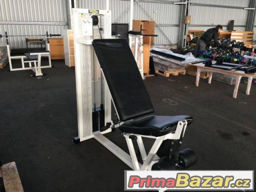 Posilovací stroj Technogym, Typ Leg Extension – fotografie 1