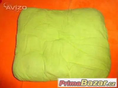 Pěkných 5 ks zelených podsedáků