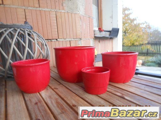 VELKÝ MIX RŮZNÝCH KVĚTINÁČŮ-KERAMICKÉ i PLASTOVÉ-HEZKÉ – fotografie 4