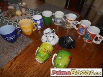 VELKÝ MIX KRÁSNÝCH HRNKŮ+DALŠÍ 2 HRNKY ZDARMA