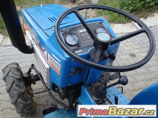 Japonský traktor ISEKI TU1900, 4x4, 19 Hp + tříbodový závěs – fotografie 4