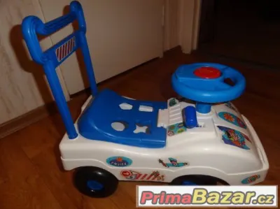 Odrážedlo policejní auto