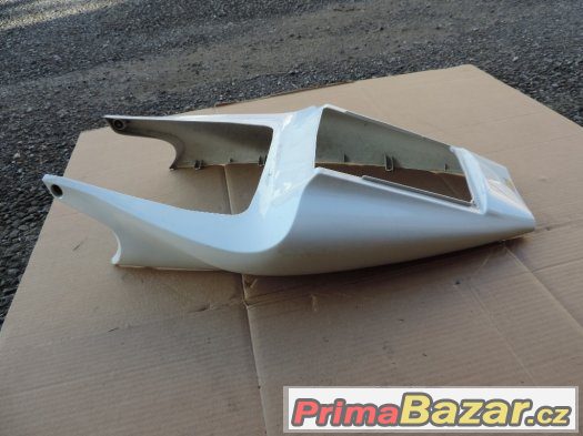 Podsedlový plast a zadní světlo Yamaha R1 02 – fotografie 1