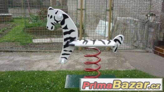 Zahradní houpačka, zebra – fotografie 1