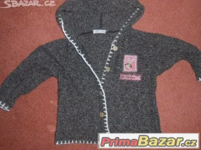 značkový svetřík