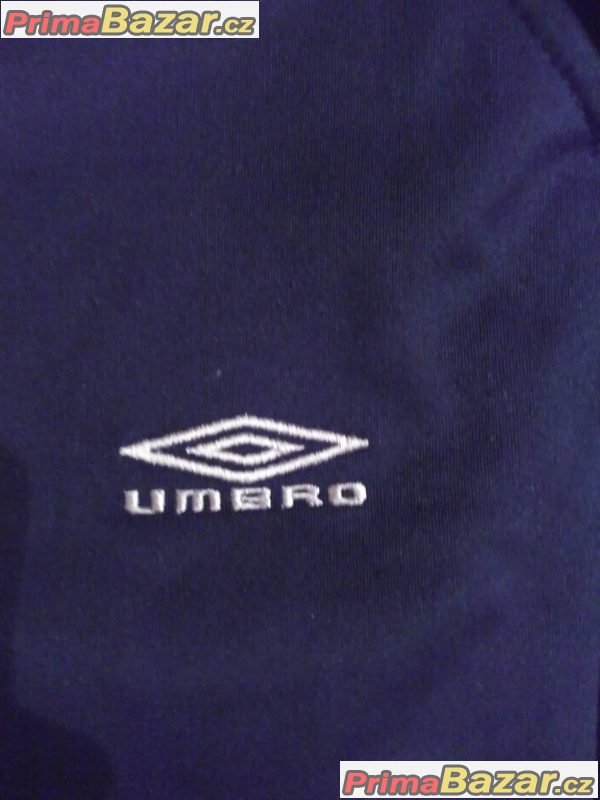 Tmavěmodré tepláky Umbro – fotografie 1