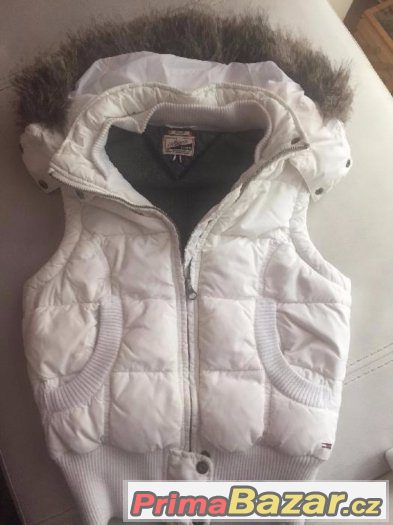 Luxusní vestička originál Tommy Hilfiger vel. S PC4.490,-Kč – fotografie 1