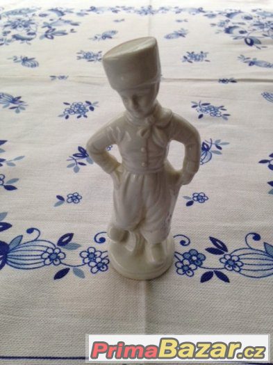 cca 15 cm vys.starý porcelánový kluk v kroji - signace čísla – fotografie 1