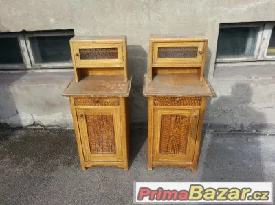 Starožitné noční stolky.