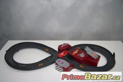 Elektrická autodráha zn.The Cars vč.autíčka Lighting McQueen