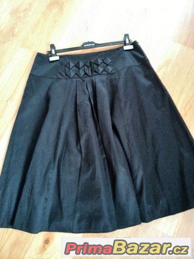 Černá sukně áčkového střihu - nová – fotografie 1