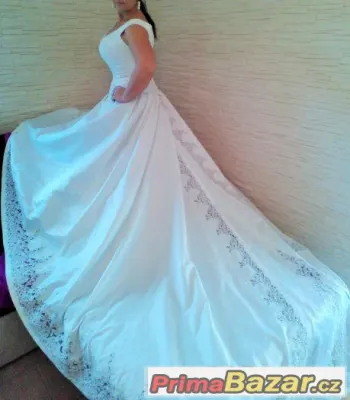 SVATEBNÍ ŠATY..... LUXUSNÍ....