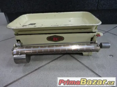 starou kuchyňská váha pro domácnost na 12kg