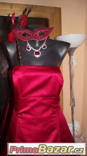KRÁSNÉ PLESOVÉ ŠATY PRO PLNOŠTÍHLÉ +STŘEVÍČKY - – fotografie 2