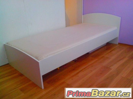 Bílá jednolůžková postel 90x200 roštem a matrací zdarma – fotografie 1