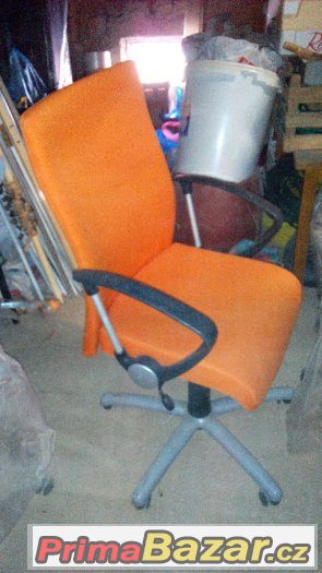 KANCELÁŘSKÉ ŽIDLE – fotografie 2