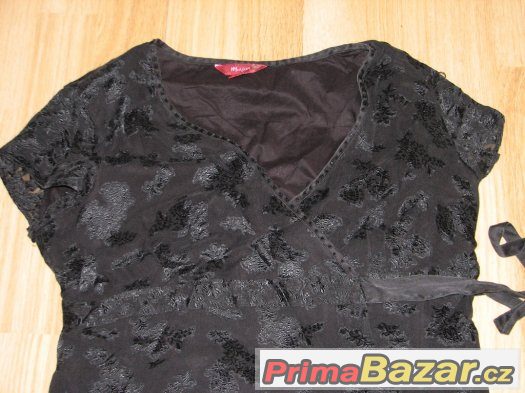 černá a červená halenky – fotografie 2