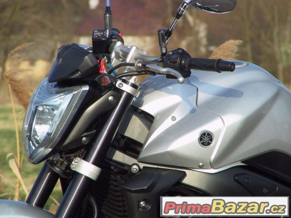 Yamaha FZ 1 N Fazer, nakedbike – fotografie 2