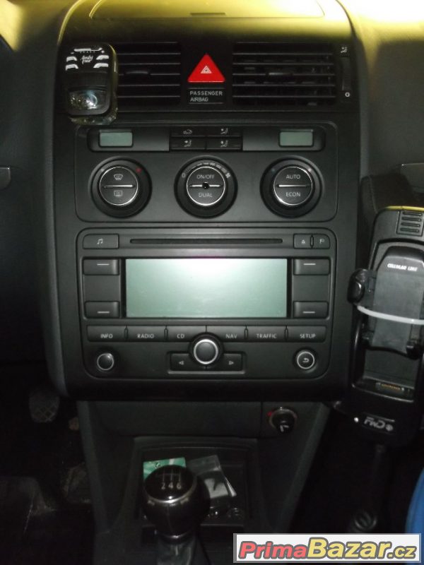 VW Touran 2,0 103kW NAVI, Klima – fotografie 6