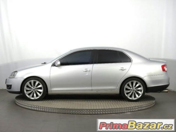VW Jetta, 2.0 FSI Nové v ČR, Sedan/Saloon, Benzín – fotografie 4