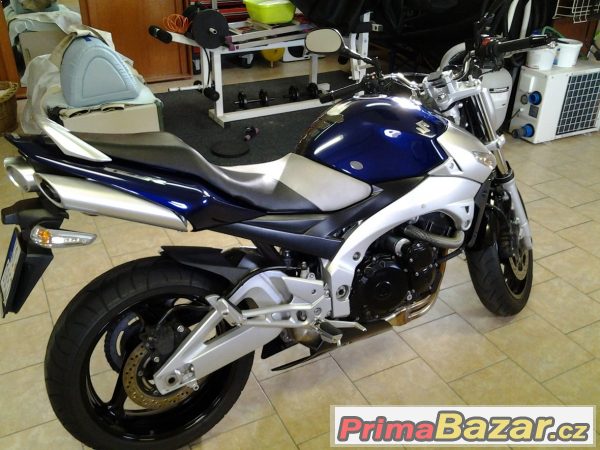 Suzuki GXR 600 – fotografie 1