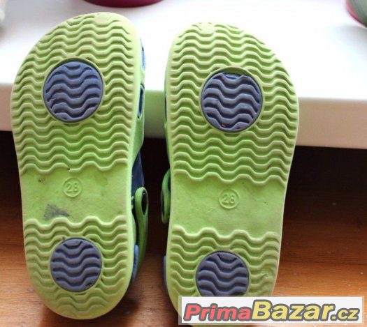 Gumové sandále typu crocs.Velikost 28. – fotografie 4