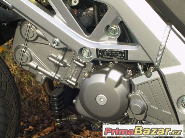 Suzuki SV 650 N, nakedbike – fotografie 4