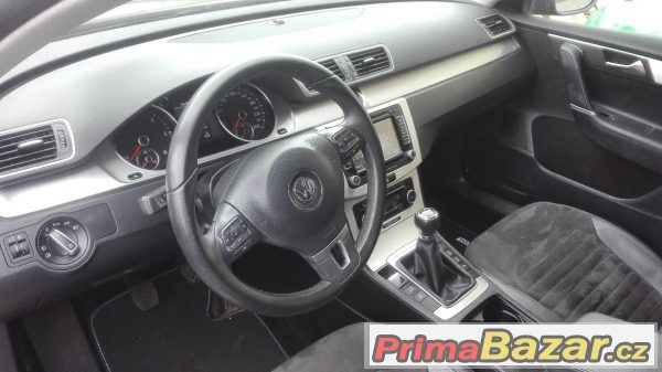 VW Passat  B7 2.0TDI - Highline  – fotografie 6
