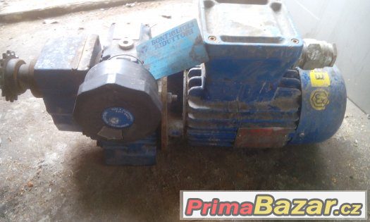 motor s prevodovkou – fotografie 1