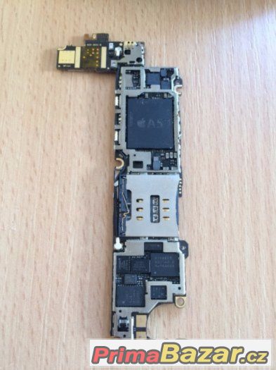 Apple | Základní desky na iPhone 5s a 4s – fotografie 1