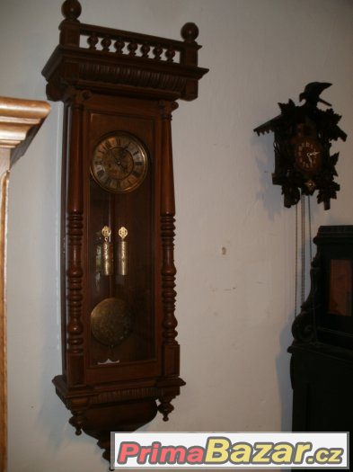 Závažové hodiny GB – fotografie 1