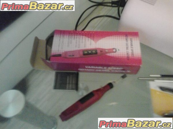 Prodám UV lampu a sadu na gelové nehty . – fotografie 5