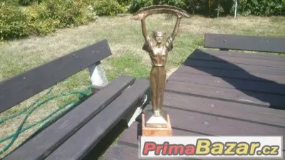 PRODÁM STAROŽITNOU BRONZOVOU SOŠKU Z ROKU 1946