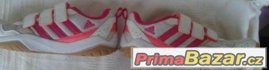 sportovni boty na suchy zip ADIDAS vel.32 za 250 Kc,zasl.moz – fotografie 1