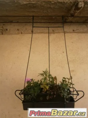 Celokovové závěsné  plastované držáky na truhlíky