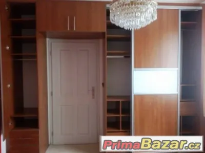 Vestavěná skříň