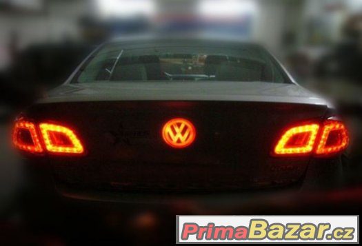 Svíticí znak Volkswagen 3D – fotografie 1