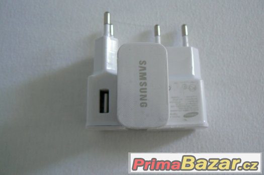 Síťová nabíječka s USB vývodem – fotografie 1