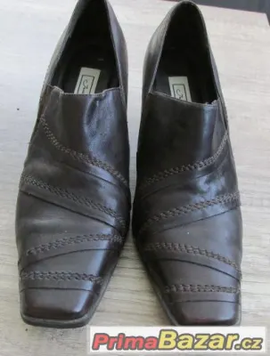 Hnědě kožené polobotky na podpatku