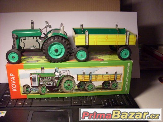 Plechový traktor+vlek 1:25 – fotografie 1