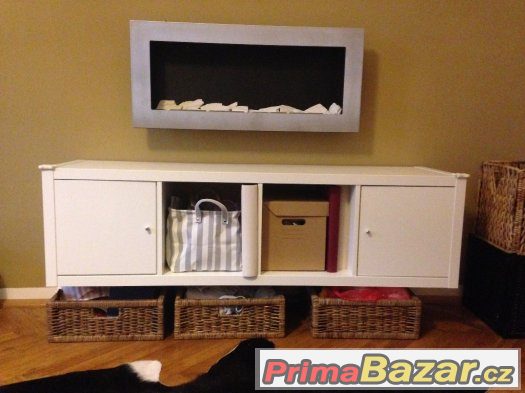 Bílý kallax + dvě vložky s dvířky (ikea) – fotografie 1